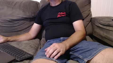 Snapshot of aussiemanvslady chatting on December 13, 2024, 9:35 am AussieDeviantsAnomymous online show from December 13, 2024, 9:35 am