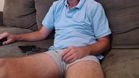 Snapshot of aussiemanvslady chatting on January 6, 2025, 8:18 pm AussieDeviantsAnomymous online show from January 6, 2025, 8:18 pm