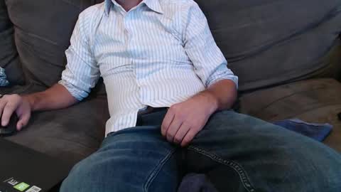 Snapshot of aussiemanvslady chatting on February 5, 2025, 1:04 am AussieDeviantsAnomymous online show from February 5, 2025, 1:04 am