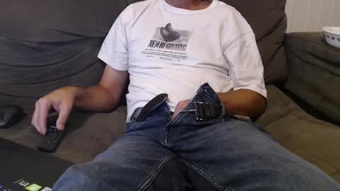 Snapshot of aussiemanvslady chatting on February 14, 2025, 1:18 pm AussieDeviantsAnomymous online show from February 14, 2025, 1:18 pm