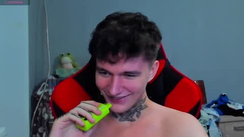 Snapshot of austen_milker chatting on December 12, 2024, 4:26 am Austen online show from December 12, 2024, 4:26 am