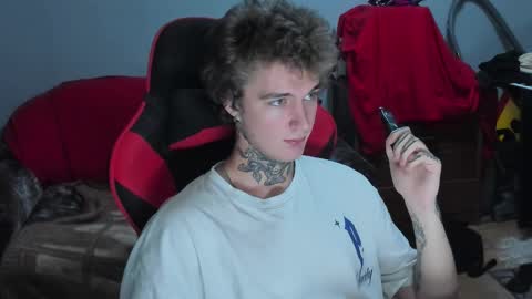 Snapshot of austen_milker chatting on November 24, 2025, 10:42 pm Austen online show from November 24, 2025, 10:42 pm