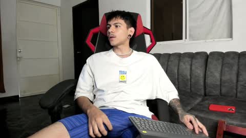 Snapshot of austin_falcon chatting on December 18, 2024, 8:57 pm Austin online show from December 18, 2024, 8:57 pm