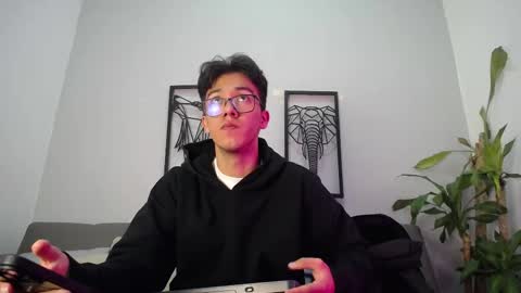 austinreeds online show from October 22, 2025, 12:05 pm