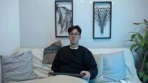 austinreeds online show from November 4, 2025, 3:44 pm