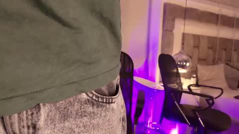 austinreeds online show from April 26, 2026, 1:31 pm