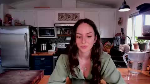 Snapshot of autumnknightly chatting on March 5, 2025, 8:32 pm Autumn Knightly online show from March 5, 2025, 8:32 pm