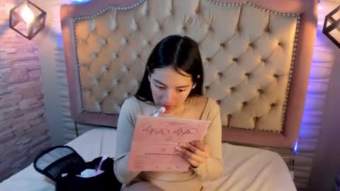 Snapshot of ava_broown chatting on December 3, 2024, 8:17 pm online show from December 3, 2024, 8:17 pm