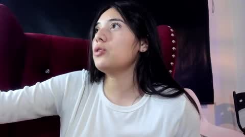 Snapshot of ava_broown chatting on December 18, 2024, 5:37 am online show from December 18, 2024, 5:37 am