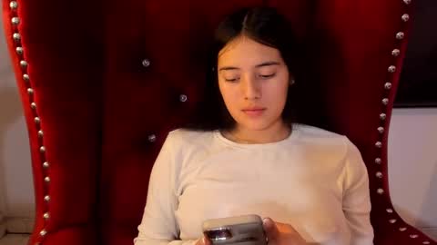 Snapshot of ava_broown chatting on December 18, 2024, 8:42 am online show from December 18, 2024, 8:42 am