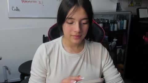 Snapshot of ava_broown chatting on December 23, 2024, 5:17 am online show from December 23, 2024, 5:17 am