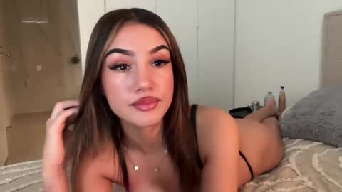 Ava  online show from November 14, 2025, 11:35 pm