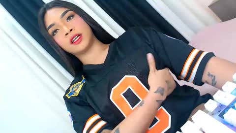 Ava online show from November 21, 2025, 4:55 am