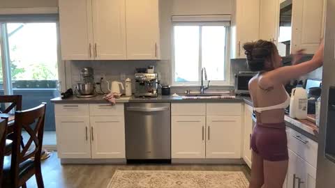 Little Ava  online show from April 30, 2026, 7:31 pm