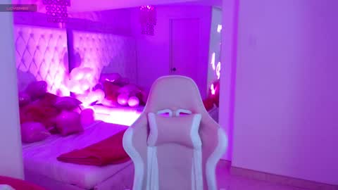 Snapshot of ava_williams_ chatting on February 10, 2026, 1:37 pm AVA online show from February 10, 2026, 1:37 pm