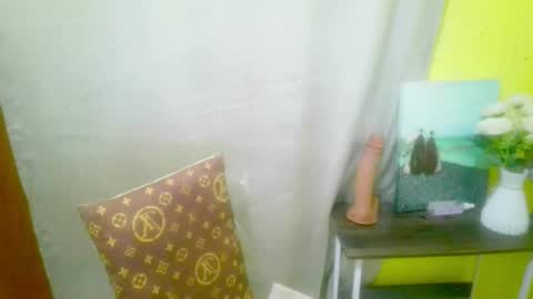 avacadaxcx online show from December 23, 2025, 1:36 am