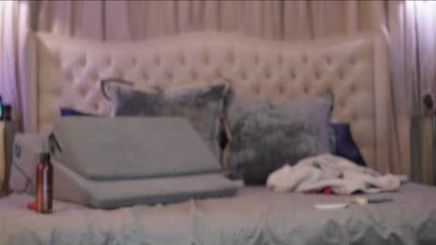 AvalonnFoxx online show from January 7, 2025, 6:27 am