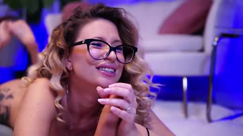 Ava online show from November 9, 2025, 5:39 am