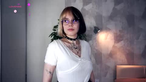 avaobierne online show from February 6, 2026, 6:33 pm