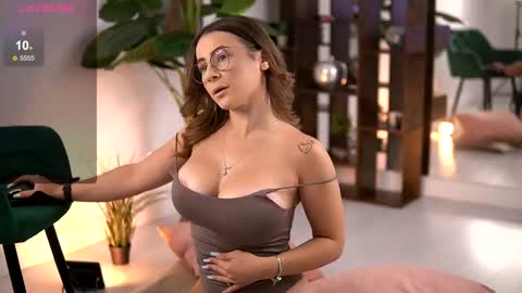 AvaReed online show from September 11, 2025, 4:01 am