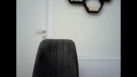 Snapshot of avelinehowo_uwu chatting on March 4, 2026, 8:53 am Aveline online show from March 4, 2026, 8:53 am