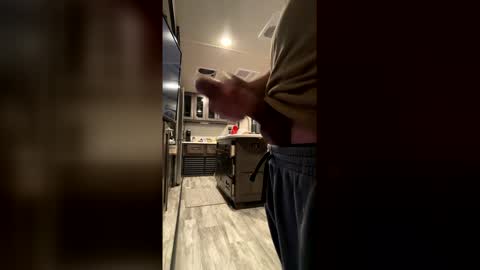 Snapshot of average210 chatting on January 14, 2026, 1:00 am average210 online show from January 14, 2026, 1:00 am