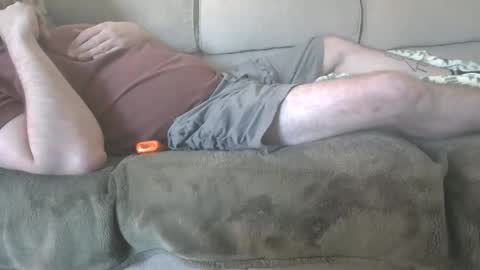 average_stag online show from May 10, 2026, 7:41 pm