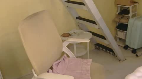 Rhian online show from February 15, 2026, 4:09 am