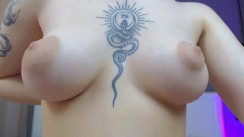 Snapshot of avgustina_love chatting on February 1, 2025, 11:43 am avgustina_love online show from February 1, 2025, 11:43 am