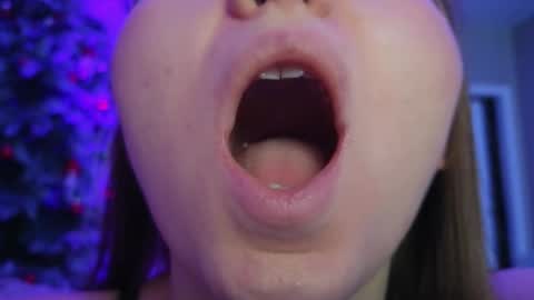 Snapshot of avgustina_love chatting on May 20, 2026, 9:37 am avgustina_love online show from May 20, 2026, 9:37 am