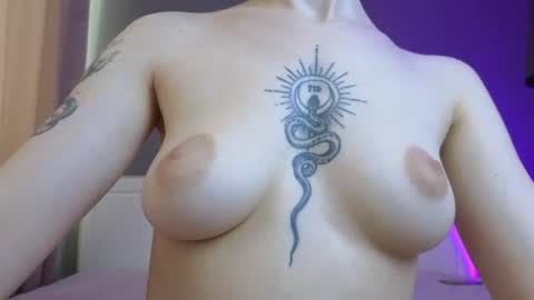Snapshot of avgustina_love chatting on June 17, 2026, 10:06 am avgustina_love online show from June 17, 2026, 10:06 am