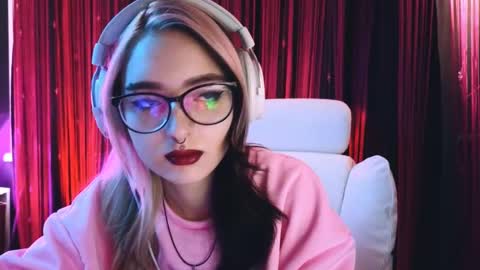 Snapshot of avi_nile chatting on February 15, 2025, 2:47 am Avriel online show from February 15, 2025, 2:47 am