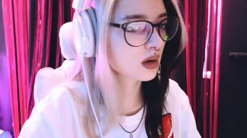 Snapshot of avi_nile chatting on February 26, 2025, 2:59 am Avriel online show from February 26, 2025, 2:59 am