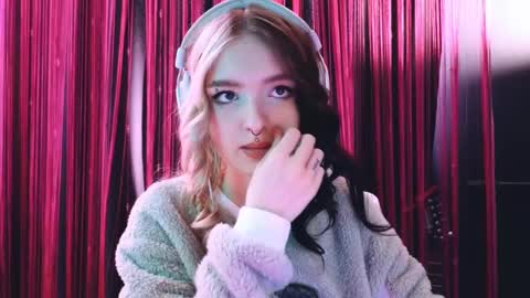 Snapshot of avi_nile chatting on March 11, 2025, 5:38 am Avriel online show from March 11, 2025, 5:38 am