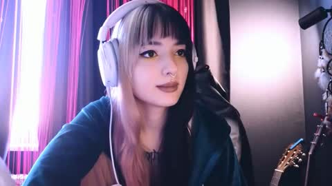 Snapshot of avi_nile chatting on September 16, 2025, 4:24 am Avriel online show from September 16, 2025, 4:24 am