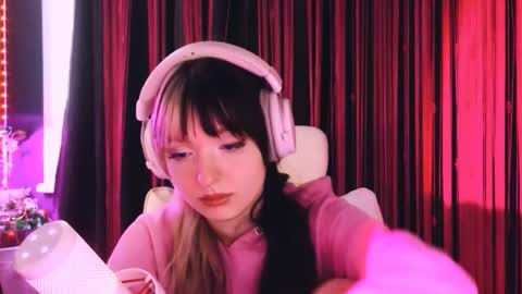 Snapshot of avi_nile chatting on January 14, 2026, 3:01 am Avriel online show from January 14, 2026, 3:01 am