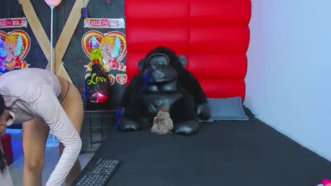 avi_thomsonn online show from February 24, 2026, 2:42 am