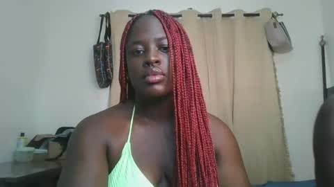 Snapshot of avian_babe1 chatting on June 28, 2026, 6:52 am avian_babe1 online show from June 28, 2026, 6:52 am