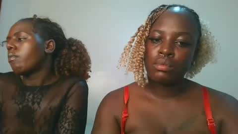 Snapshot of avian_babe1 chatting on July 18, 2026, 12:37 am avian_babe1 online show from July 18, 2026, 12:37 am