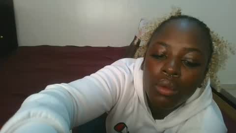 Snapshot of avian_babe1 chatting on July 24, 2026, 2:09 am avian_babe1 online show from July 24, 2026, 2:09 am