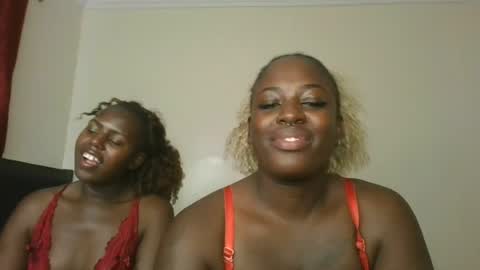 Snapshot of avian_babe1 chatting on July 24, 2026, 2:15 pm avian_babe1 online show from July 24, 2026, 2:15 pm