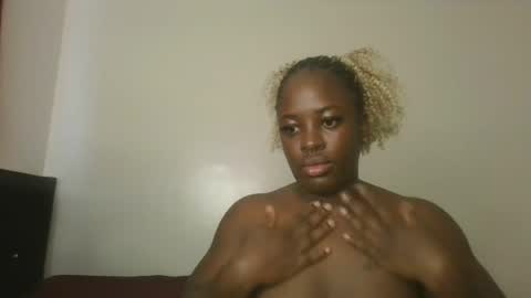 Snapshot of avian_babe1 chatting on July 26, 2026, 11:17 am avian_babe1 online show from July 26, 2026, 11:17 am