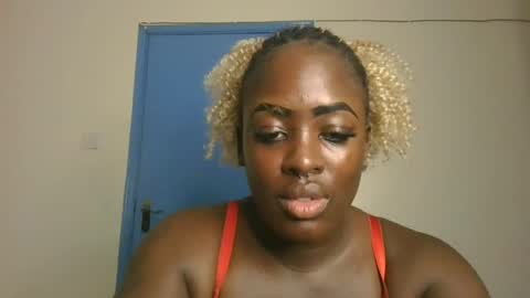 Snapshot of avian_babe1 chatting on July 28, 2026, 6:20 pm avian_babe1 online show from July 28, 2026, 6:20 pm