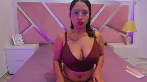 Hot Avie online show from March 28, 2026, 8:30 pm