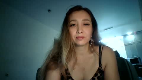 avinelra online show from June 17, 2026, 7:26 pm