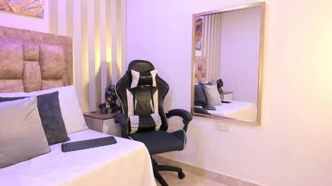 Snapshot of avis_lara chatting on September 17, 2025, 6:53 pm AVIS online show from September 17, 2025, 6:53 pm