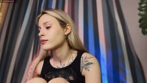 Aviva online show from December 19, 2025, 7:10 pm