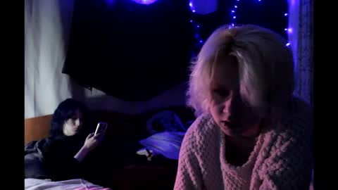 Snapshot of avny_loki chatting on October 10, 2025, 2:54 am Avny online show from October 10, 2025, 2:54 am