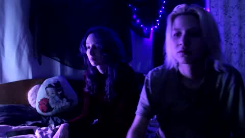 Snapshot of avny_loki chatting on October 31, 2025, 2:34 am Avny online show from October 31, 2025, 2:34 am