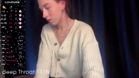 Snapshot of avril_pearly_ chatting on January 2, 2025, 8:13 pm avril_pearly_ online show from January 2, 2025, 8:13 pm